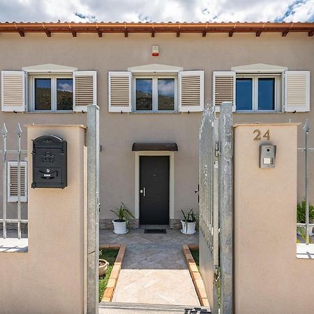 Villa Chiara Solanas Соланас Екстериор снимка