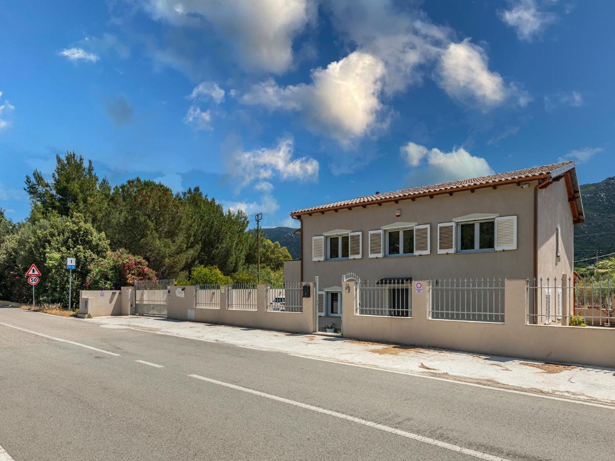 Villa Chiara Solanas Соланас Екстериор снимка