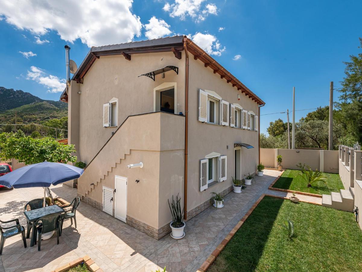 Villa Chiara Solanas Соланас Екстериор снимка
