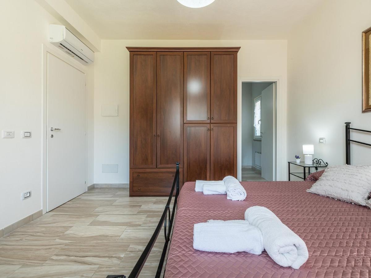 Villa Chiara Solanas Соланас Екстериор снимка