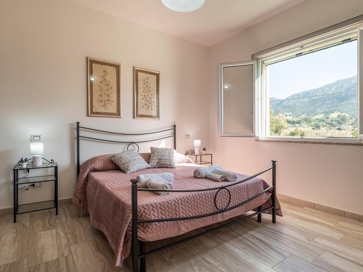 Villa Chiara Solanas Соланас Екстериор снимка